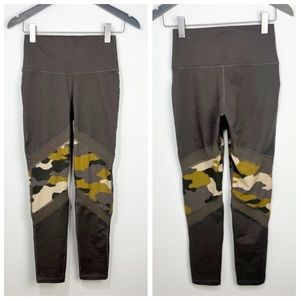 AERIE OFFLINE The Hugger Hi Rise Camo Legging Size Medium M Olive tones